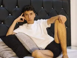 Camshow pictures MaxLeons